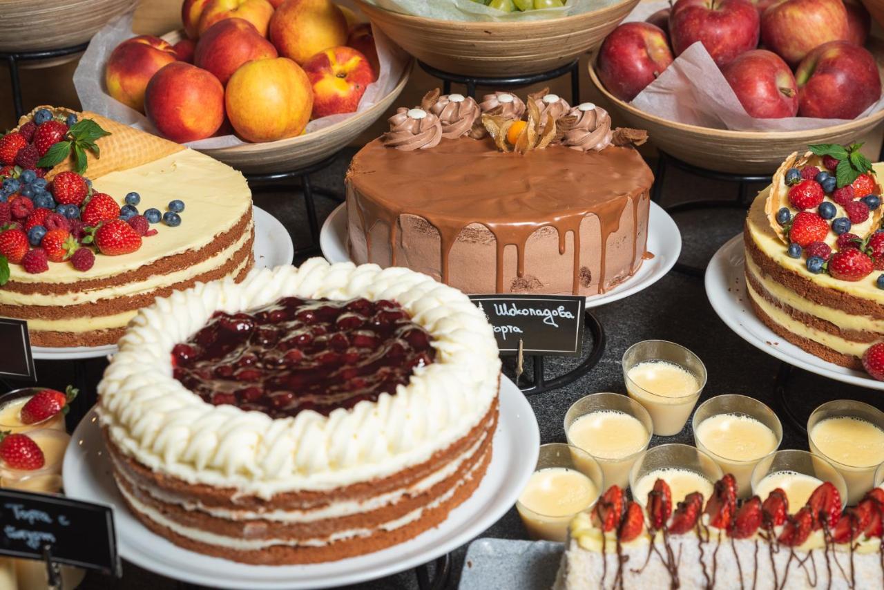 Hotel Arte Spa & Park Velingrad Exteriér fotografie A selection of cakes