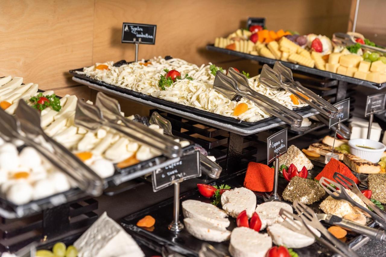 Hotel Arte Spa & Park Velingrad Exteriér fotografie A buffet at a hotel