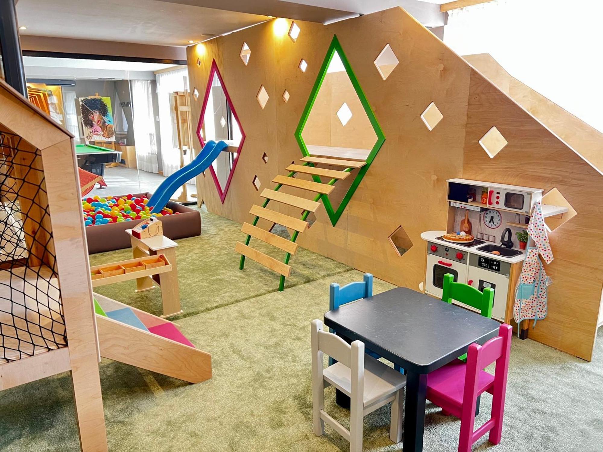 Hotel Arte Spa & Park Velingrad Exteriér fotografie The interior of the children's area